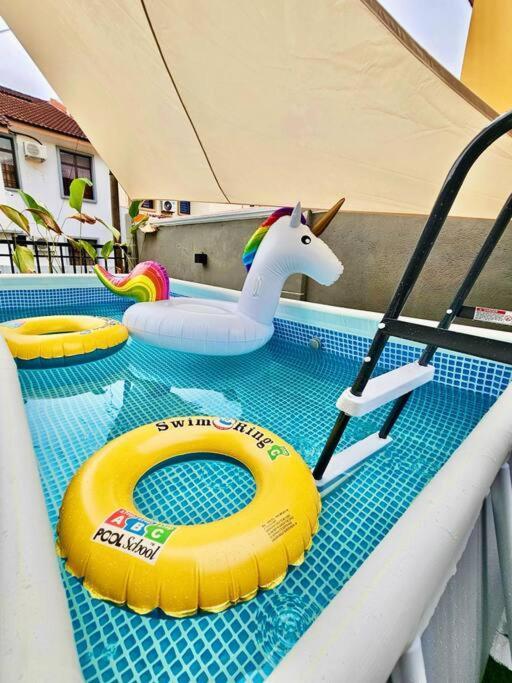Cozy Holiday Home Karaoke Bbq Bukit Indah Jb Johor Bahru Bagian luar foto